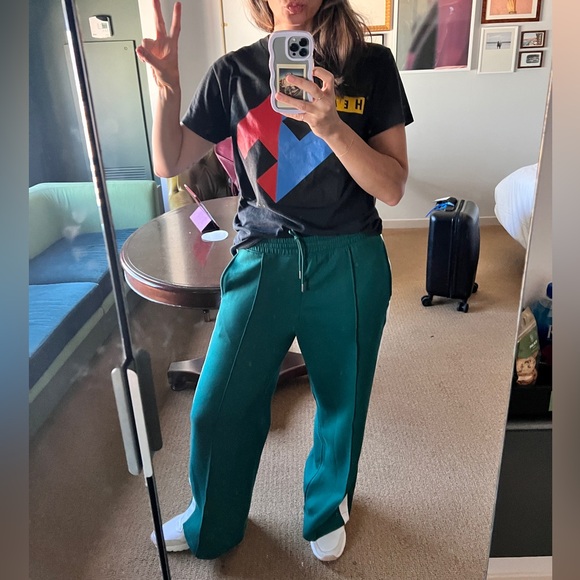 Abercrombie & Fitch Women's YPB neoKNIT Wide Leg Pant - Picture 4 of 4